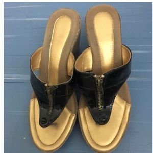 Catwalk gold wedges